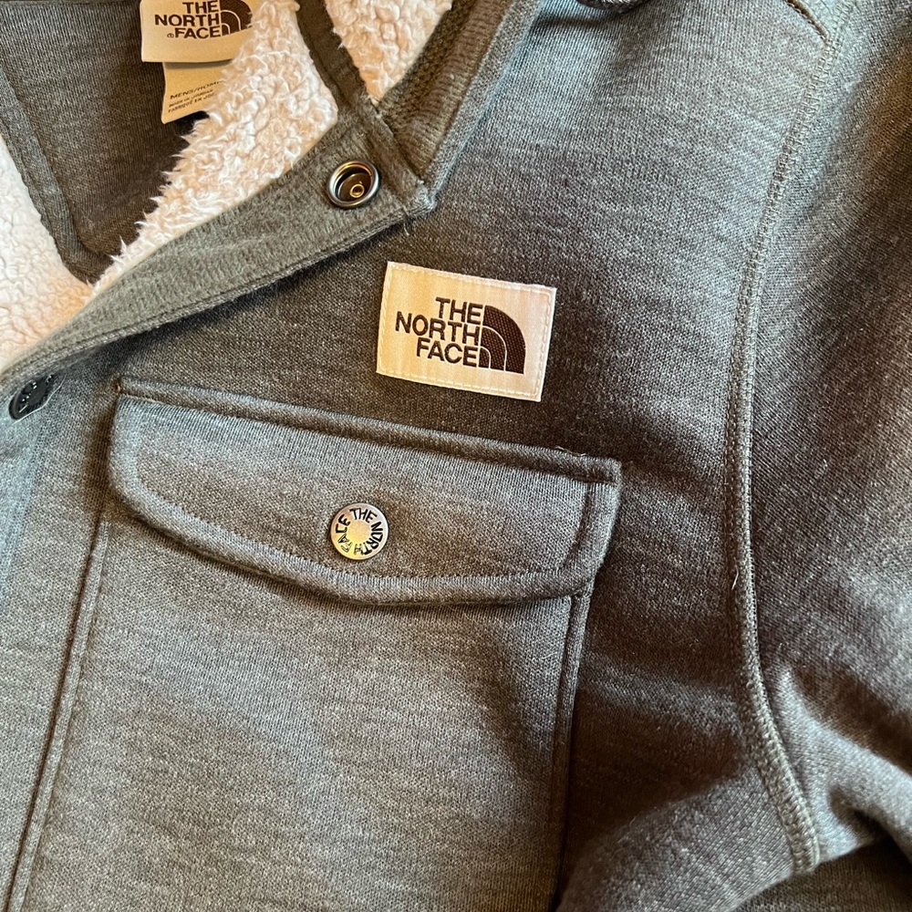 The North Face Charcoal Button-Up Jacket - Picture 5 of 5